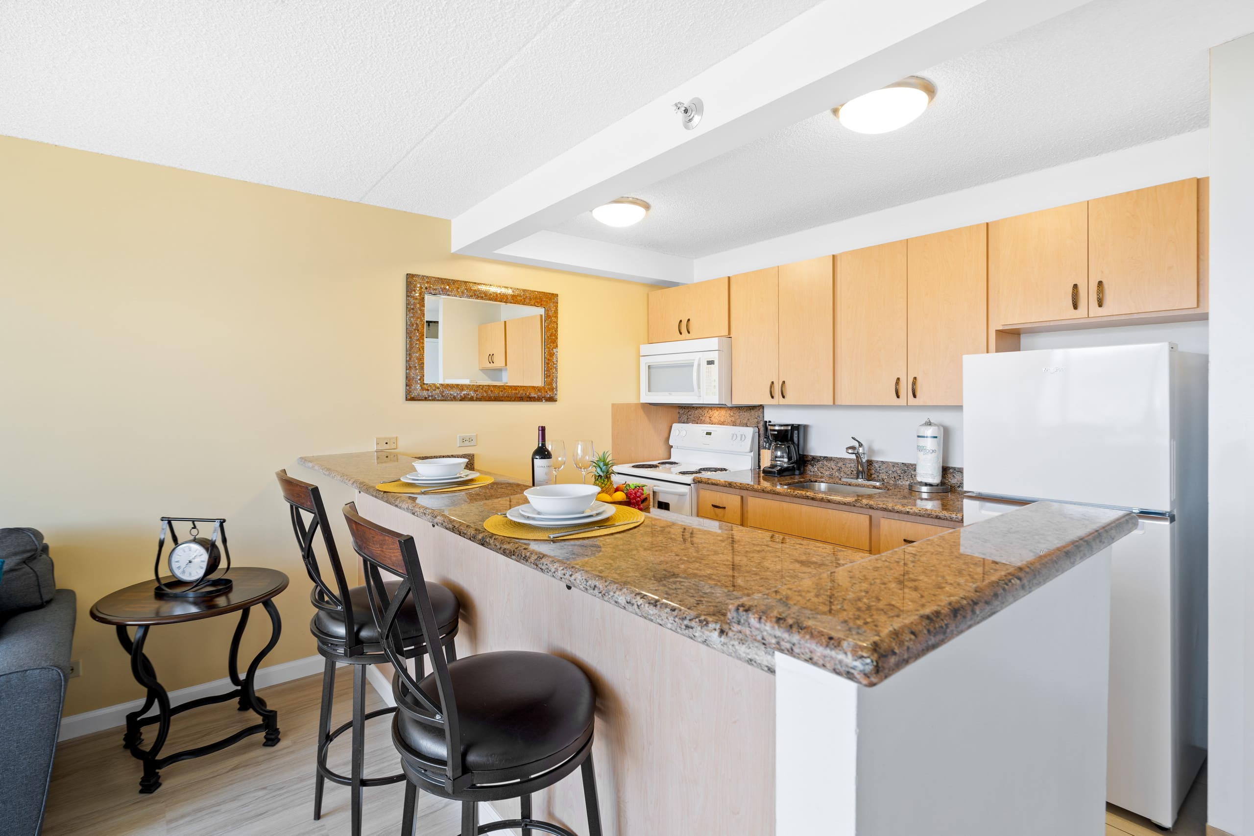 Condo in Honolulu · ★4.76 · 1 bedroom · 2 beds · 1 private bath - Image 9