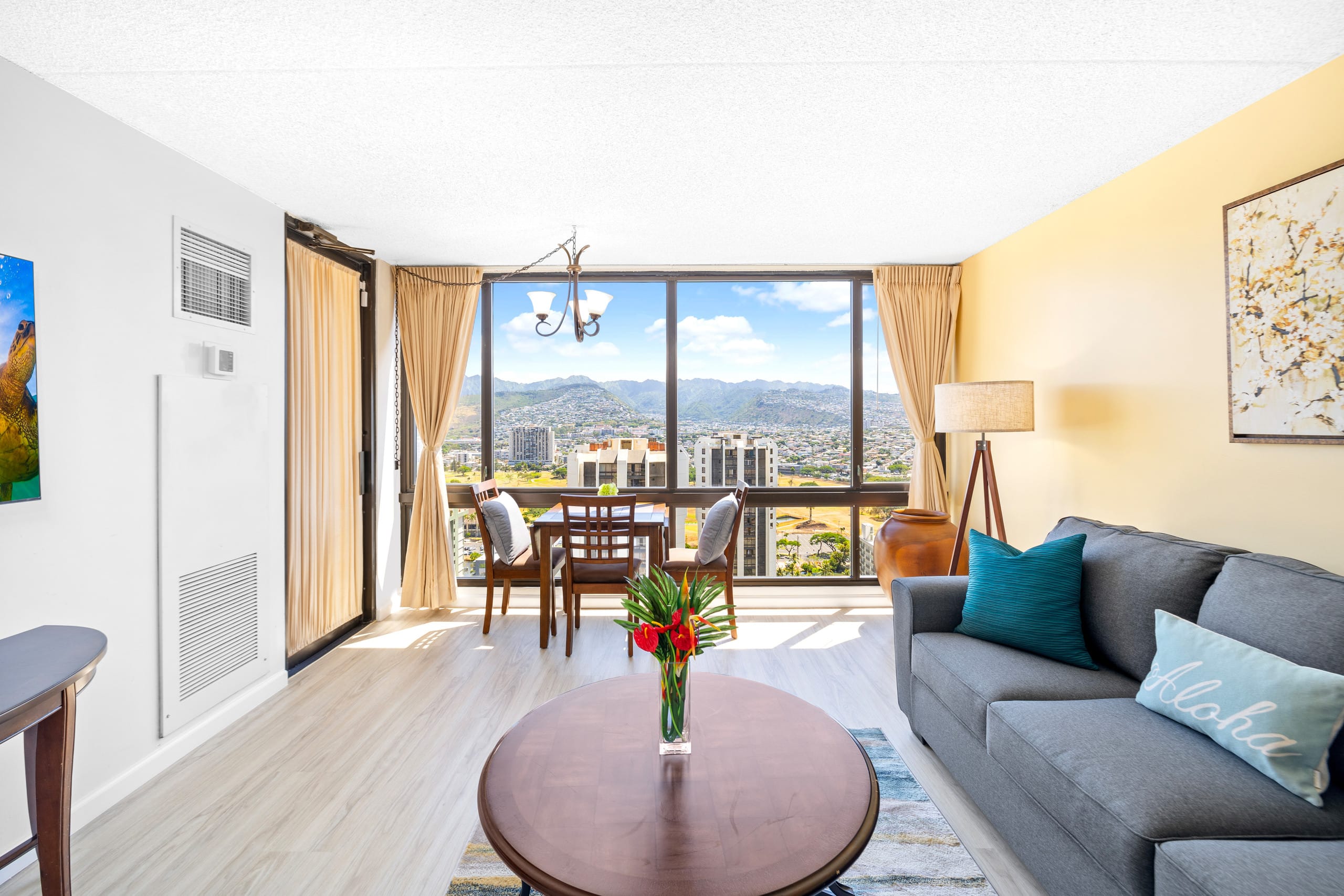 Condo in Honolulu · ★4.76 · 1 bedroom · 2 beds · 1 private bath - Image 11