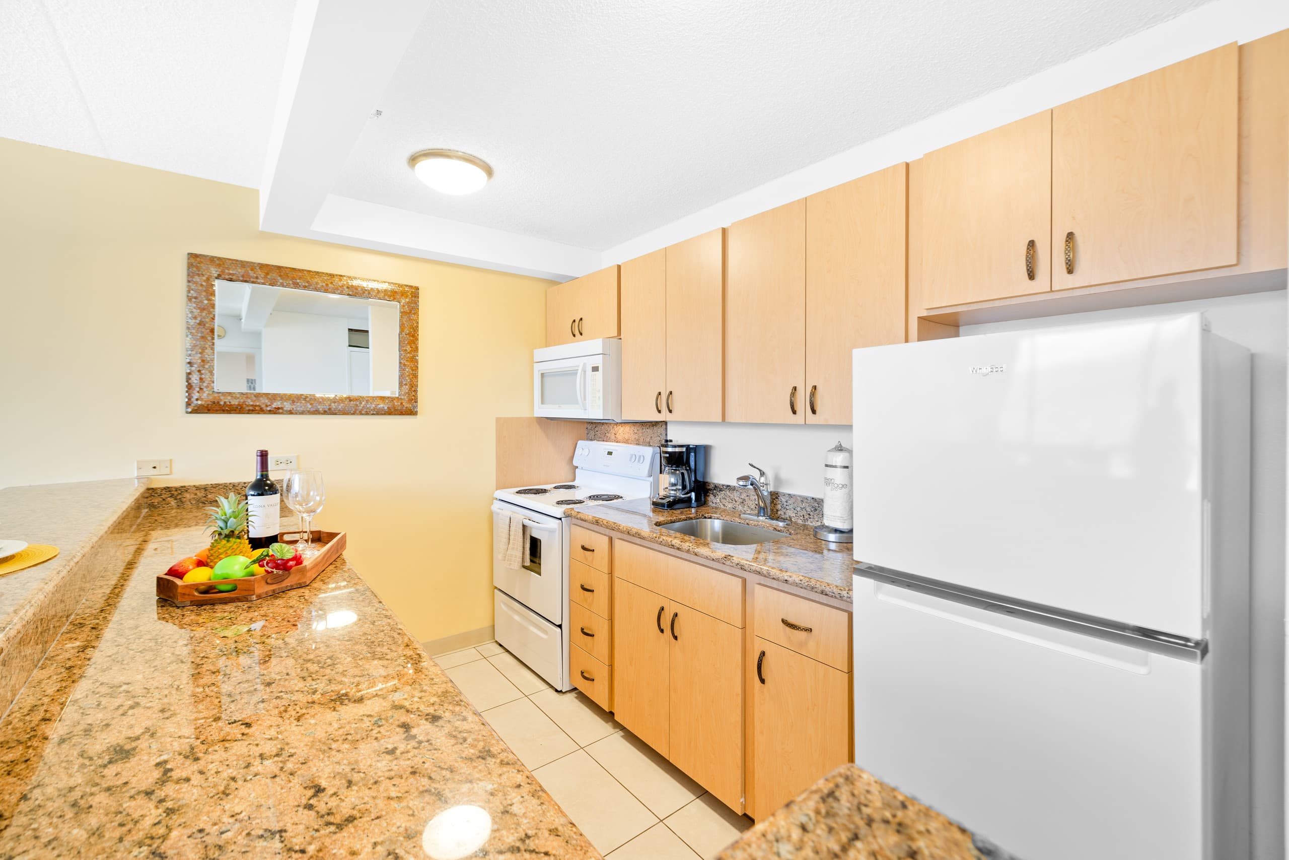 Condo in Honolulu · ★4.76 · 1 bedroom · 2 beds · 1 private bath - Image 17