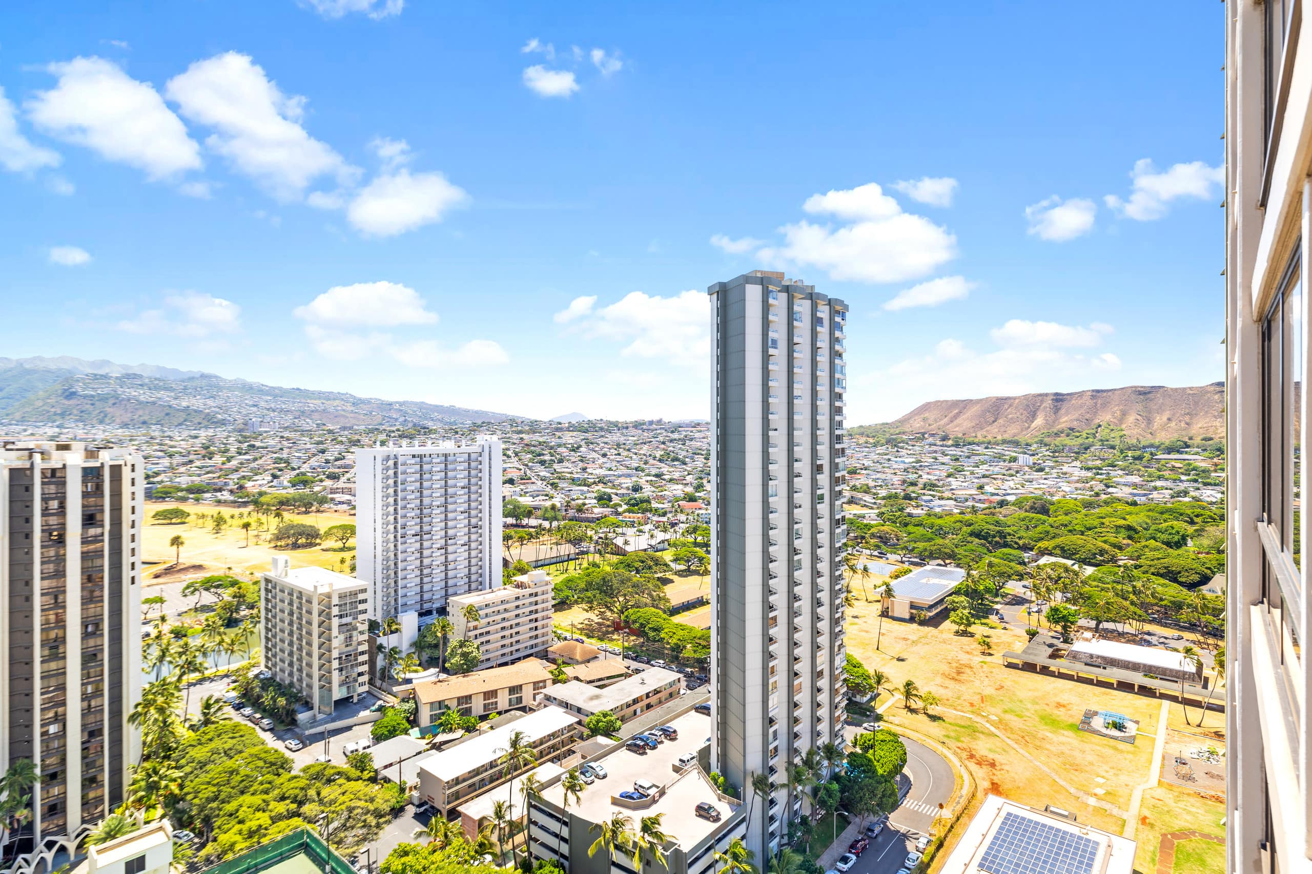 Condo in Honolulu · ★4.76 · 1 bedroom · 2 beds · 1 private bath - Image 25