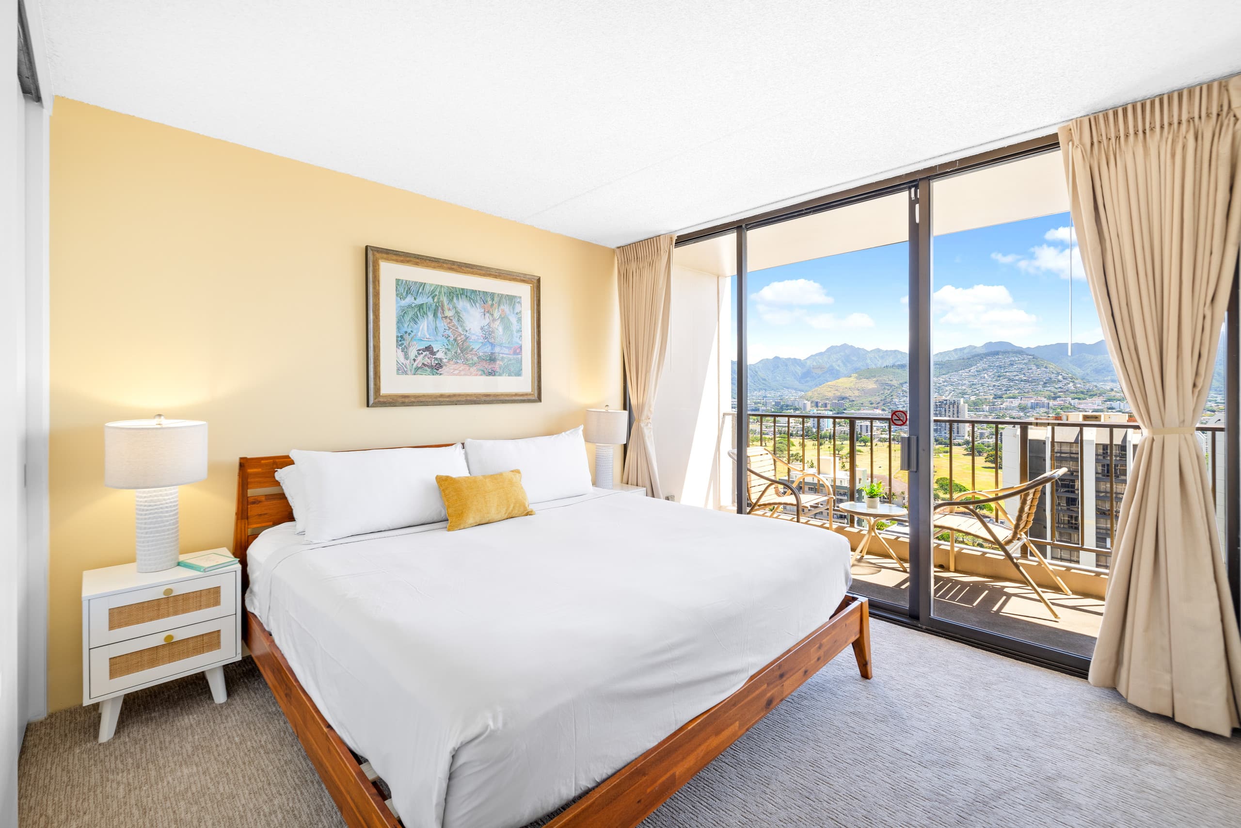 Condo in Honolulu · ★4.76 · 1 bedroom · 2 beds · 1 private bath - Image 2