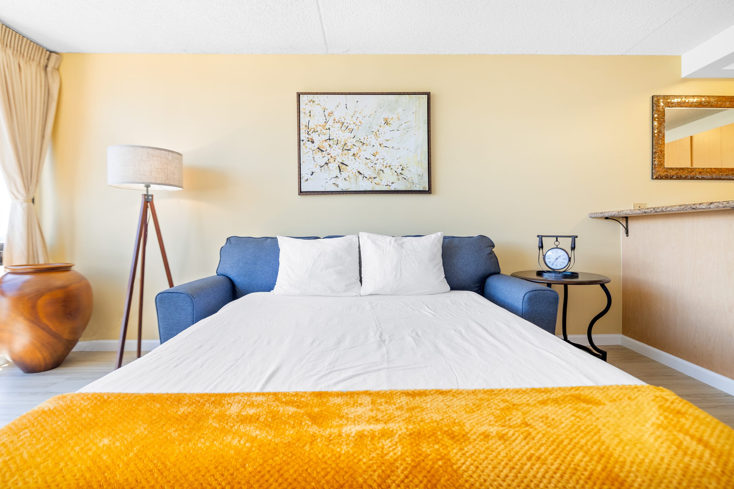 Condo in Honolulu · ★4.76 · 1 bedroom · 2 beds · 1 private bath - Image 3