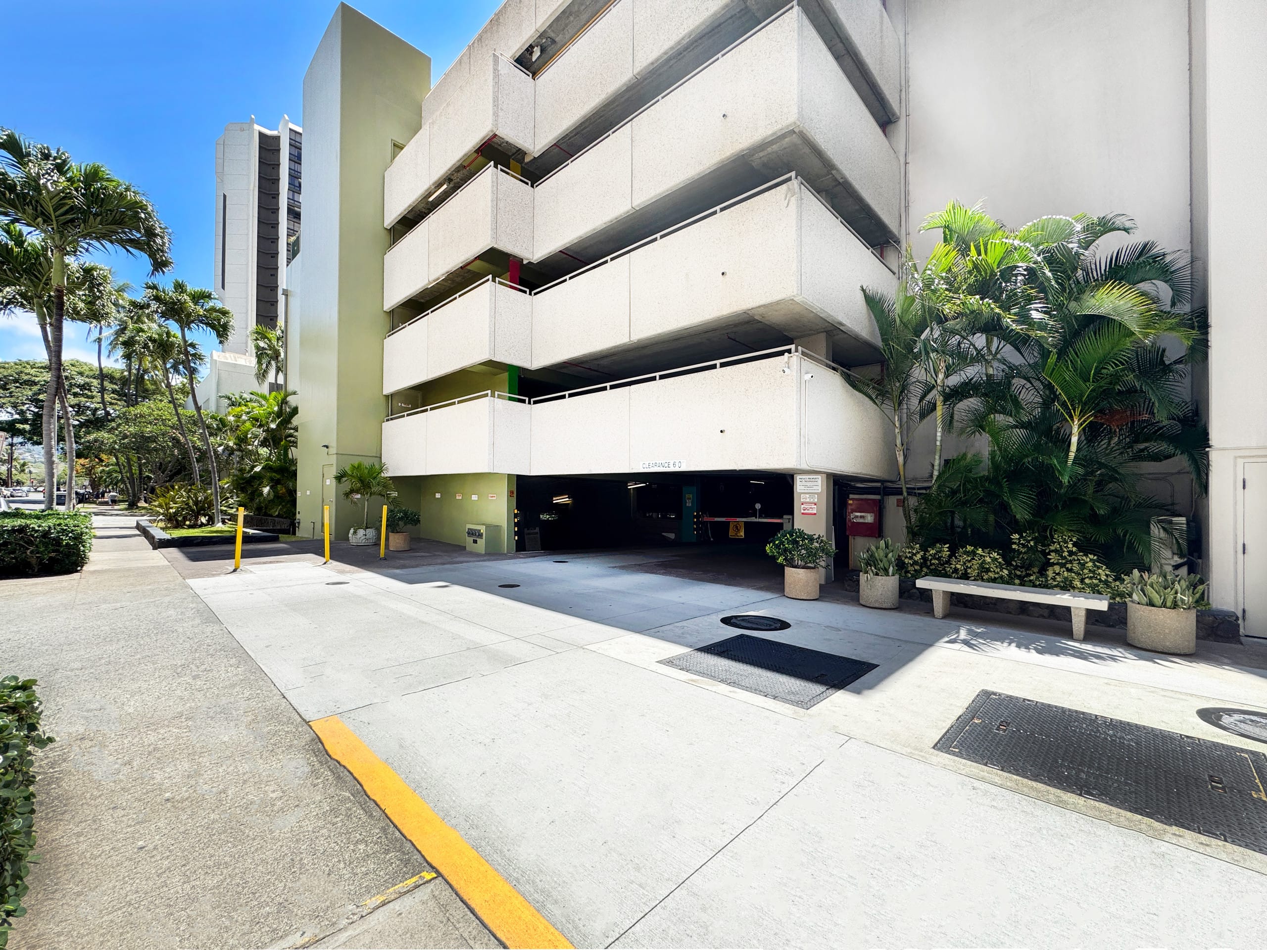 Condo in Honolulu · ★4.76 · 1 bedroom · 2 beds · 1 private bath - Image 37
