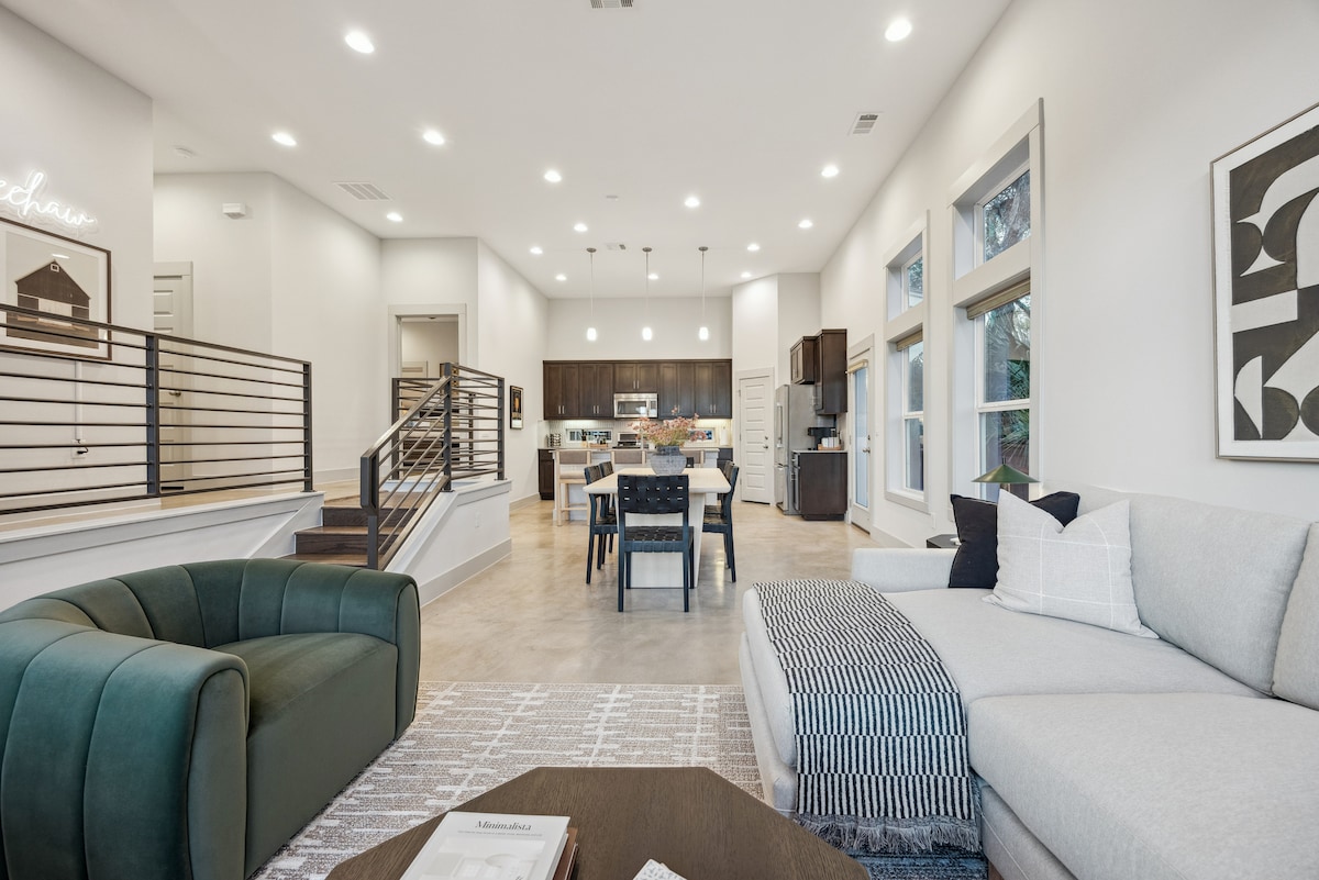 Successful Airbnb property: Downtown Austin Views | Prime East Side Location in Central East Austin