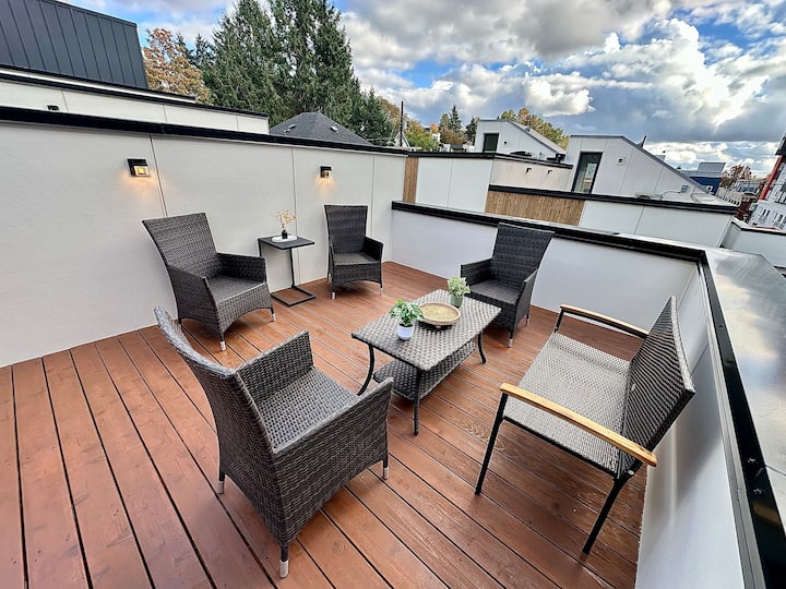 New Listing! Modern Townhouse In Judkins Park - Seattle, WA