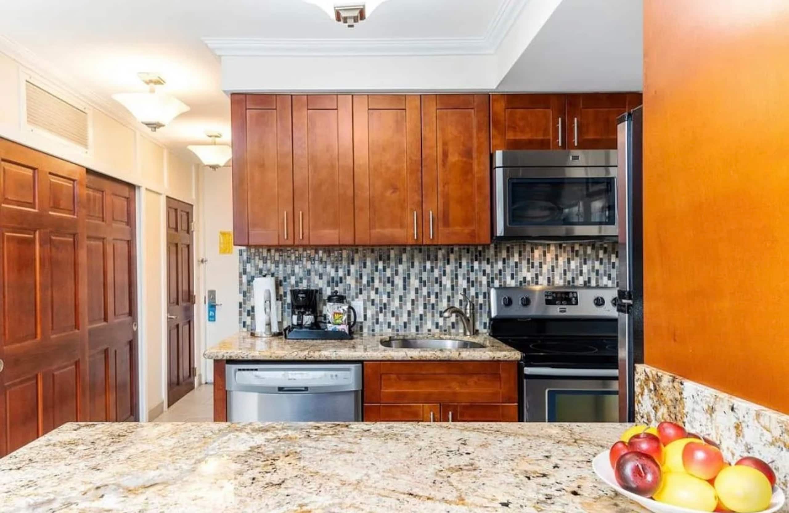 Steps To The Beach- Mountain Views- Lahaina Studio - Image 6