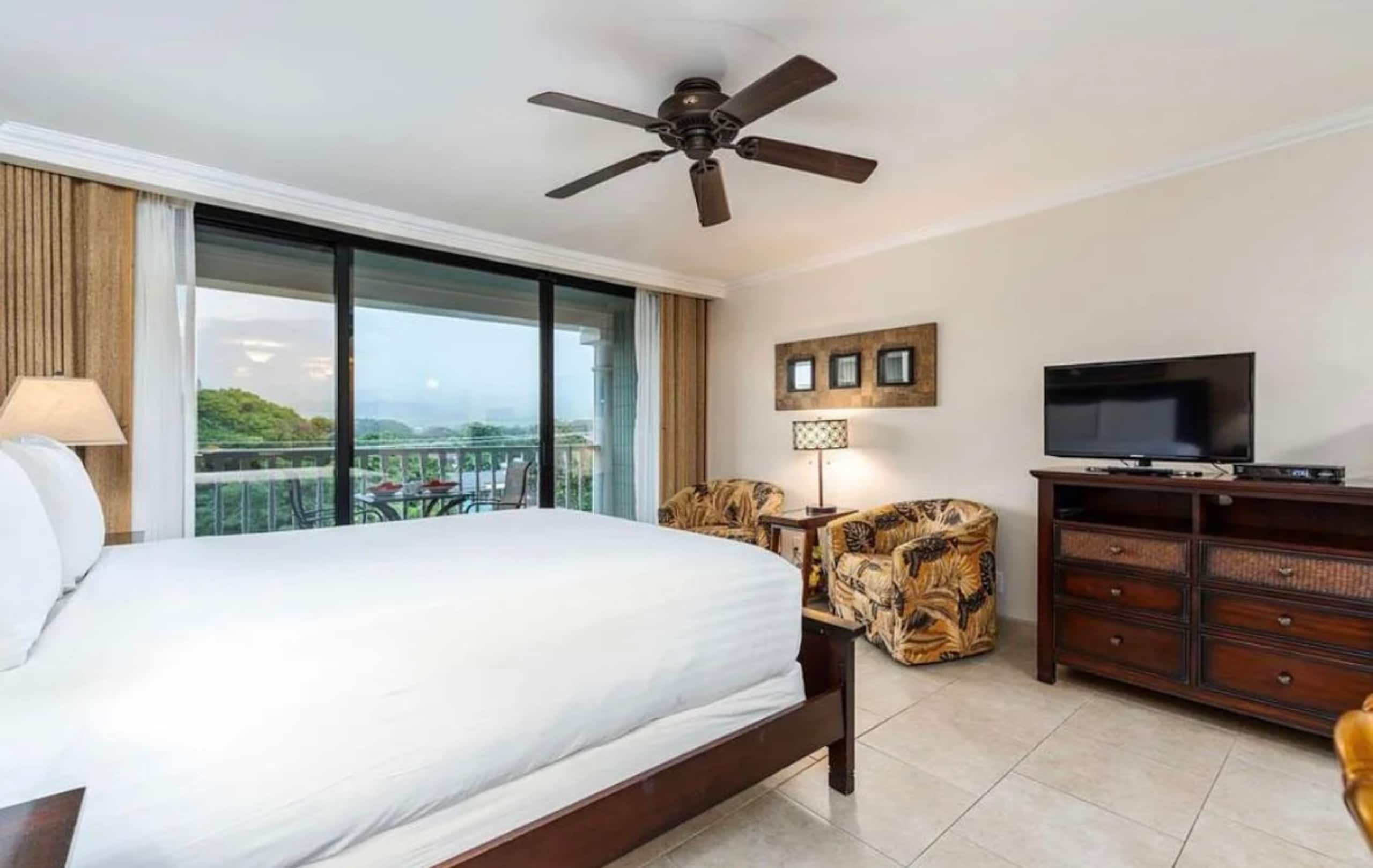 Steps To The Beach- Mountain Views- Lahaina Studio - Image 11