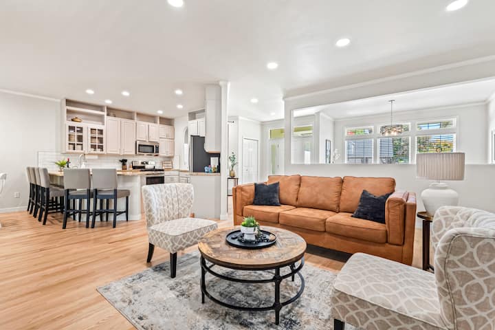 Master Suite. Sleeps 8. Big Screens. Internet. - Boise, ID