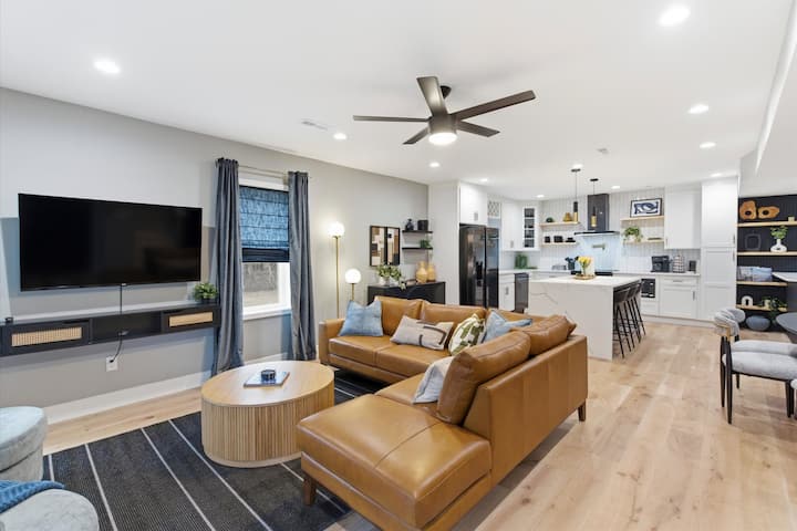 New Spacious, Stylish And Fun Packed Entire Home! - Owings Mills, MD