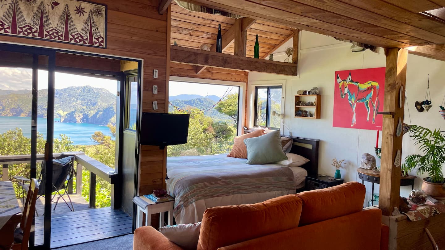 Tuateawa Nature Retreat, A Funky Treetop Cabin. 2