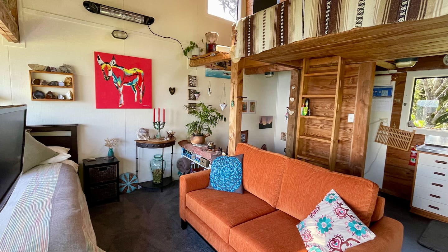 Tuateawa Nature Retreat, A Funky Treetop Cabin. 3
