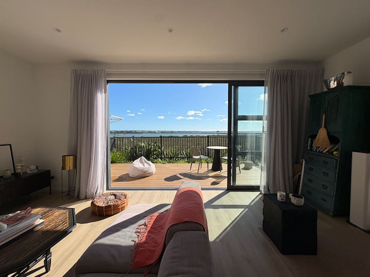 Modern Waterfront Escape - Auckland