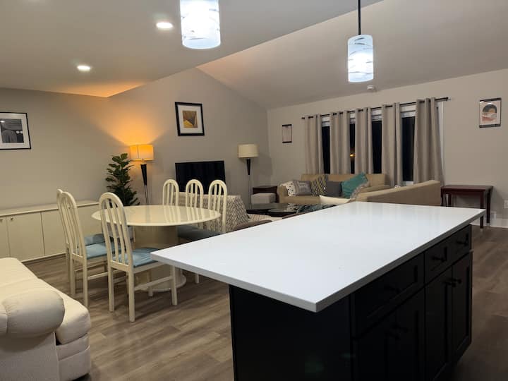 Inviting Bethesda 6-bedroom Home Away From Home - Kensington, MD