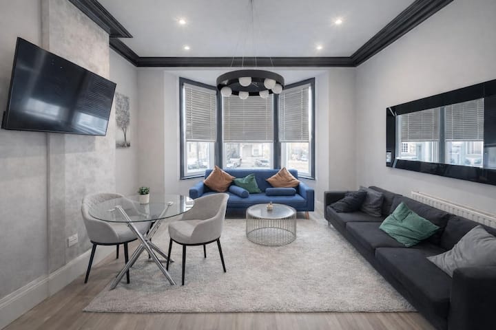 The Ramsgate Beach Retreat | Hot Tub | Parking - 딜