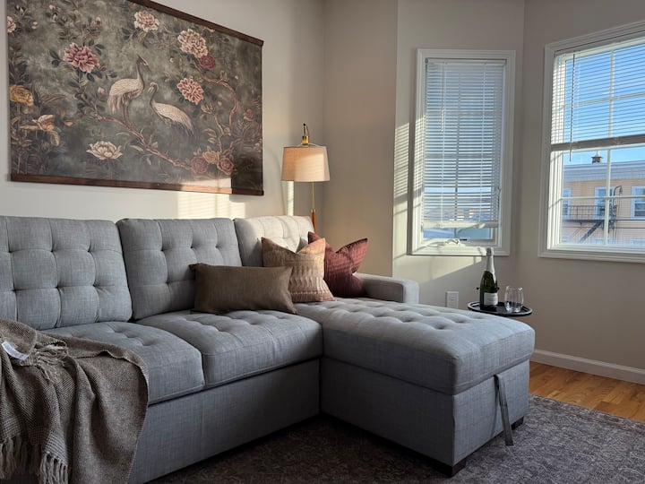 Rare 2 Bath • Steps To Nyc Trains • Free Parking - Long Island, NY