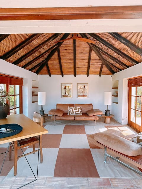 Top-earning Airbnb listing in Moncarapacho, 6 bedrooms