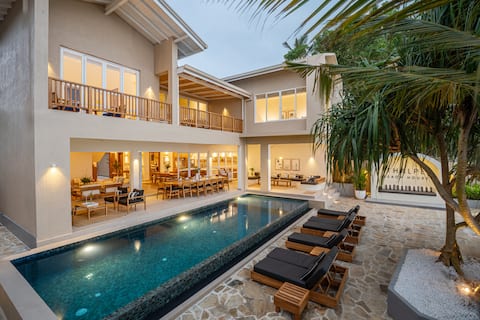 Beachfront• Sleeps 16 •Infinity Pool• Private Chef