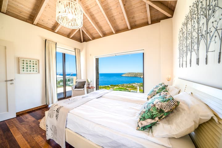 First Floor: Master bedroom 1 with king bed, ensuite bathroom, private balcony and breathtaking sea views