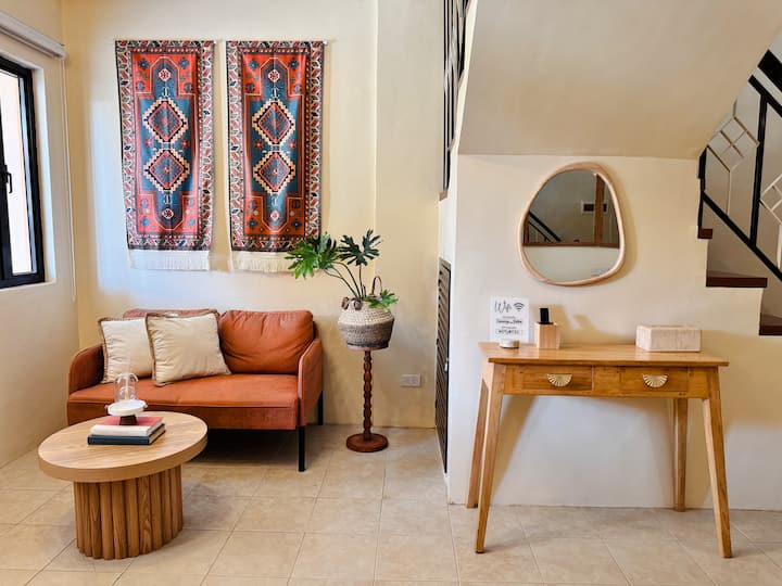 City Center 2br Home Near Airport + Workspace - Puerto Princesa