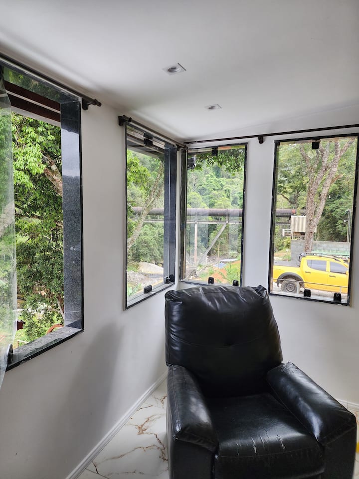 Izba  s manželskou posteľou a spoločnou manželskou posteľou