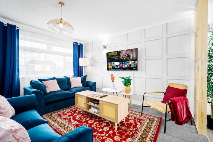 Stylish 2 Bed House * Netflix * Parking * Garden - Sutton Coldfield