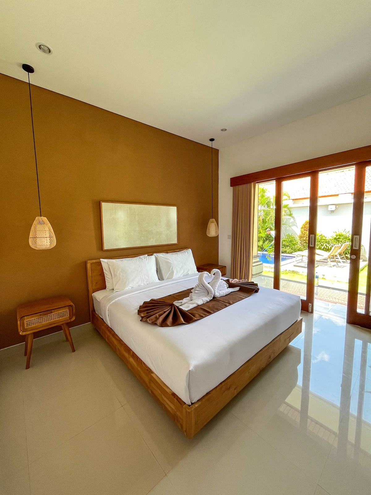 Home in Kuta Utara · 3 bedrooms · 3 beds · 3 private baths, сопоставимый объект Airbnb