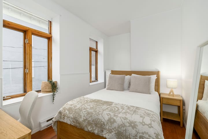 ตอนนี้ห้องนอนมีม่านทึบแสงแล้ว
ตอนนี้ห้องพักมีม่านทึบแสงแล้ว