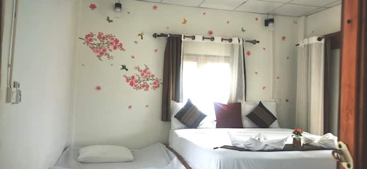 บ้านแม่ฮ่องสอน | Ingmhok Suanphueng Resort - Suan Phueng District