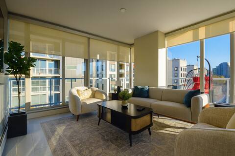 Successful Airbnb property: Skyline View Kensington | 2 Kings | UG Park | LRT in Sunnyside