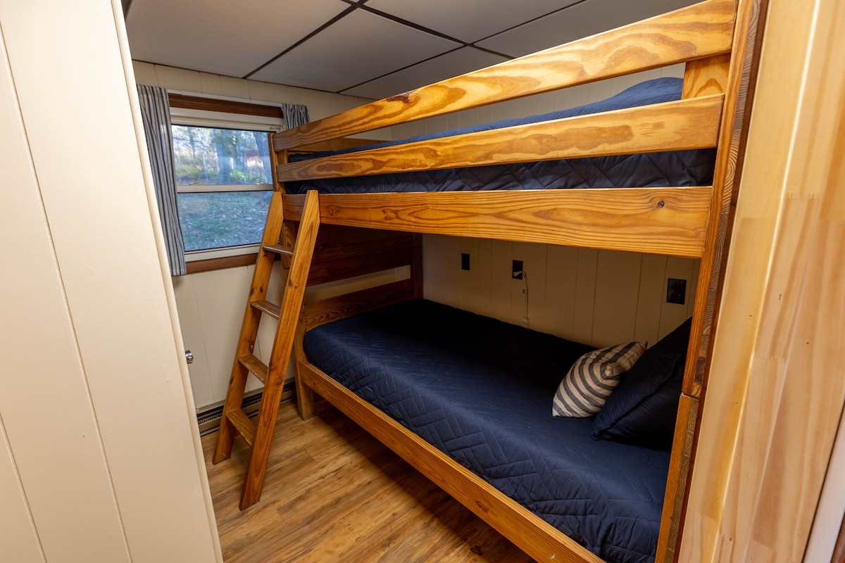 ერთადგილიანი ორსართულიანი საწოლი