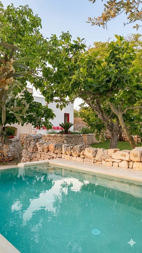 Trulli D’Amore Exclusive Estate with Charming Pool