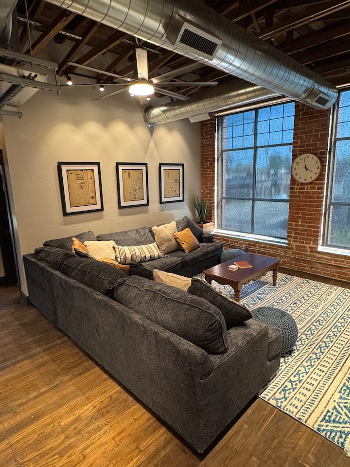Cozy 107 Lofts Downtown Retreat - Ada, OK
