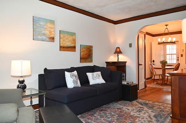 Elegantly Furnished 2br Row House With Skylight - Baltimore, MD