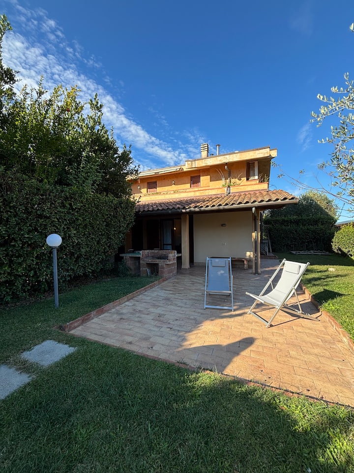 (Capalbio Scalo) 2 Bedr-giadino-centrale - Capalbio