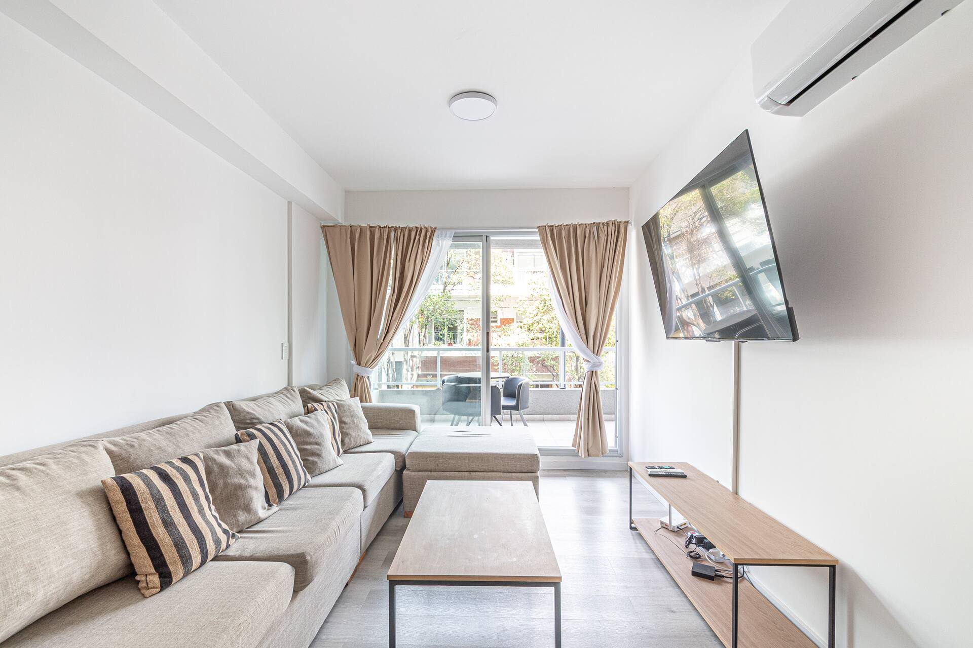 Modern 1B with Movistar Arena amenities