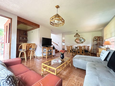 Popular Airbnb listing: Villa Las Bugambilias Family Resort with Pool in Ixtapan De La Sal