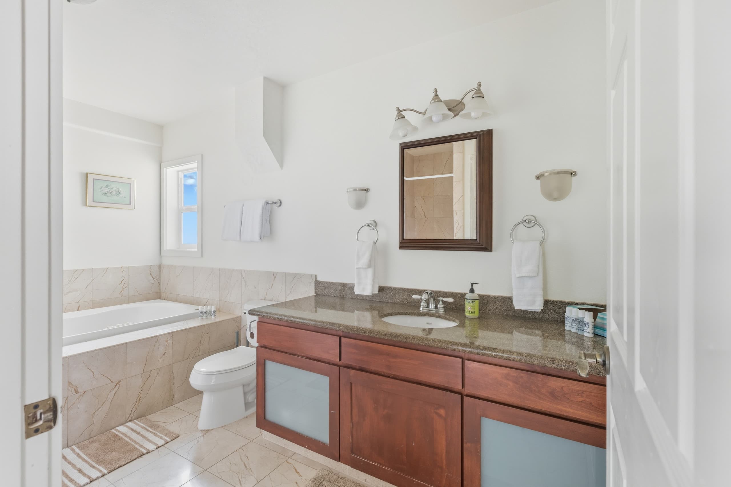 Home in Waimea · ★4.92 · 4 bedrooms · 6 beds · 3 private baths - Image 17