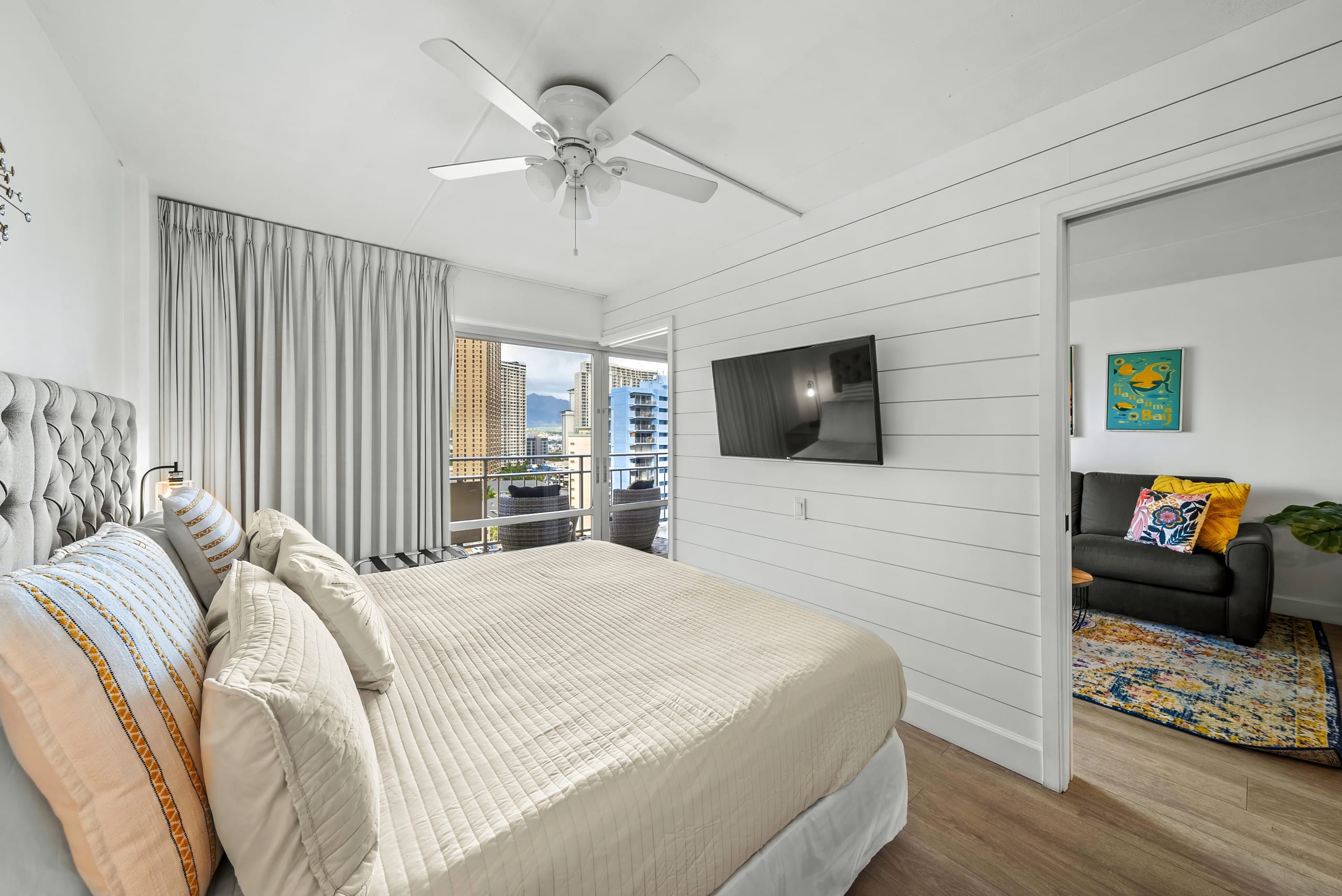 Waikiki Amazing Views 1/1 Beachfront Tropical Home - Image 1