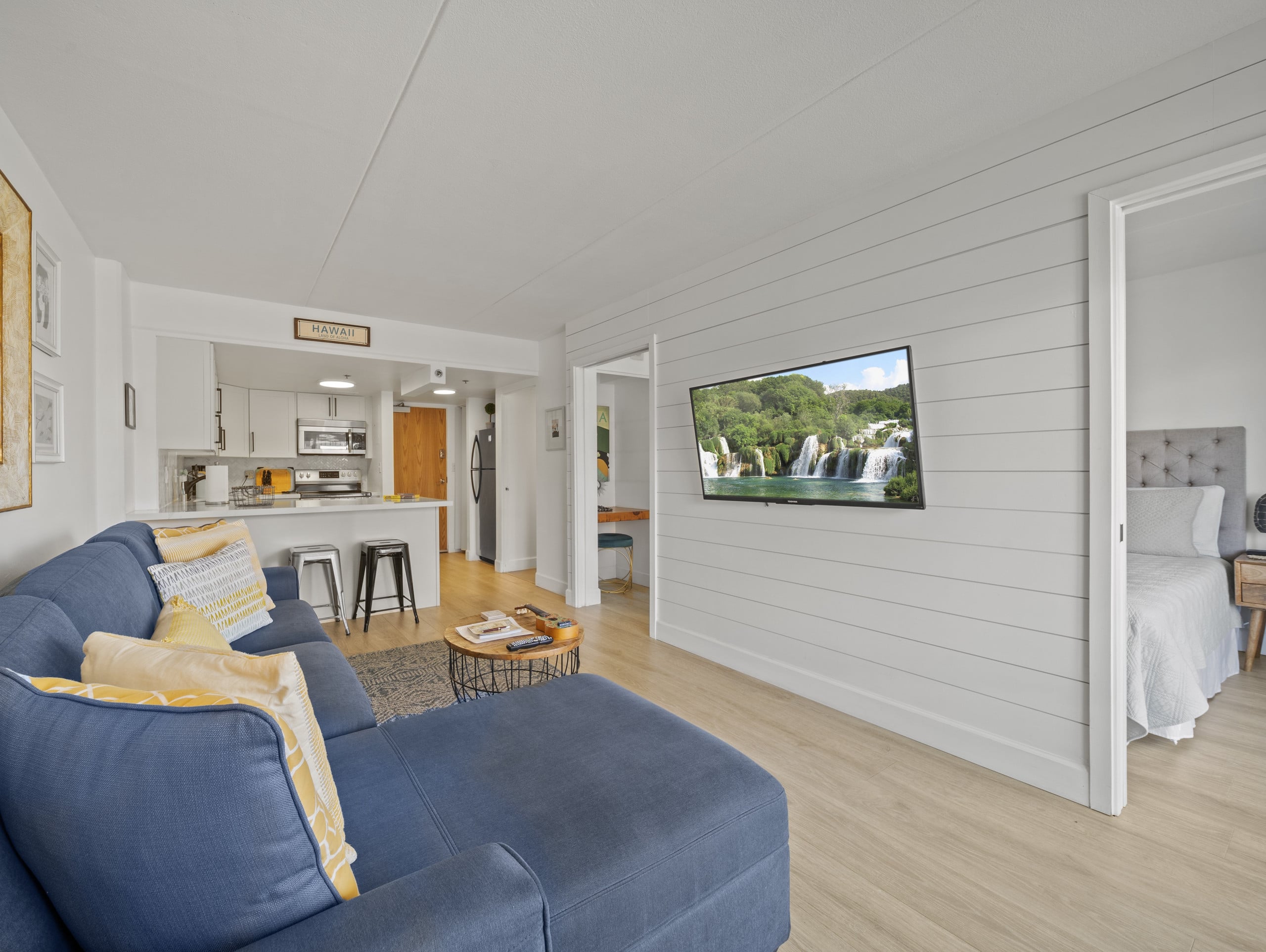 Waikiki Amazing Views 1/1 Beachfront Tropical Home - Image 3