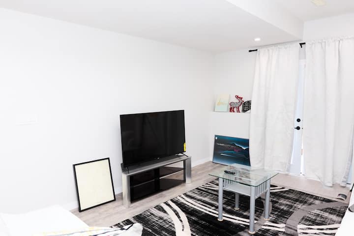 "Luxury Home Home Near Hospital | Mall |College" - Prince George