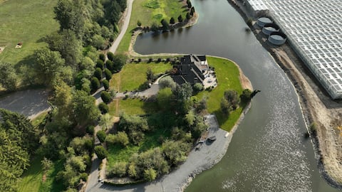 Lakeside Home: Sleeps 23/HotTub/Game Room/Theatre