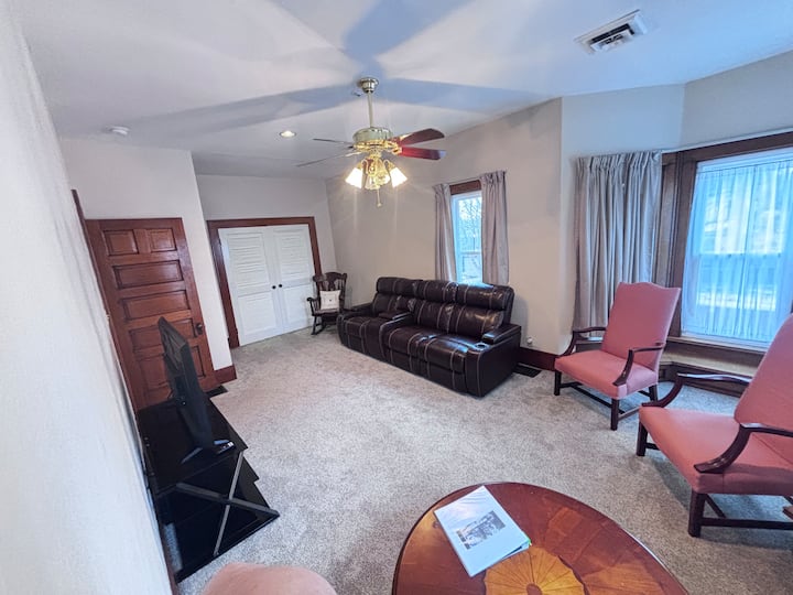 Business‑ready Downtown Duplex •High‑speed Wifi - Bluffton, IN