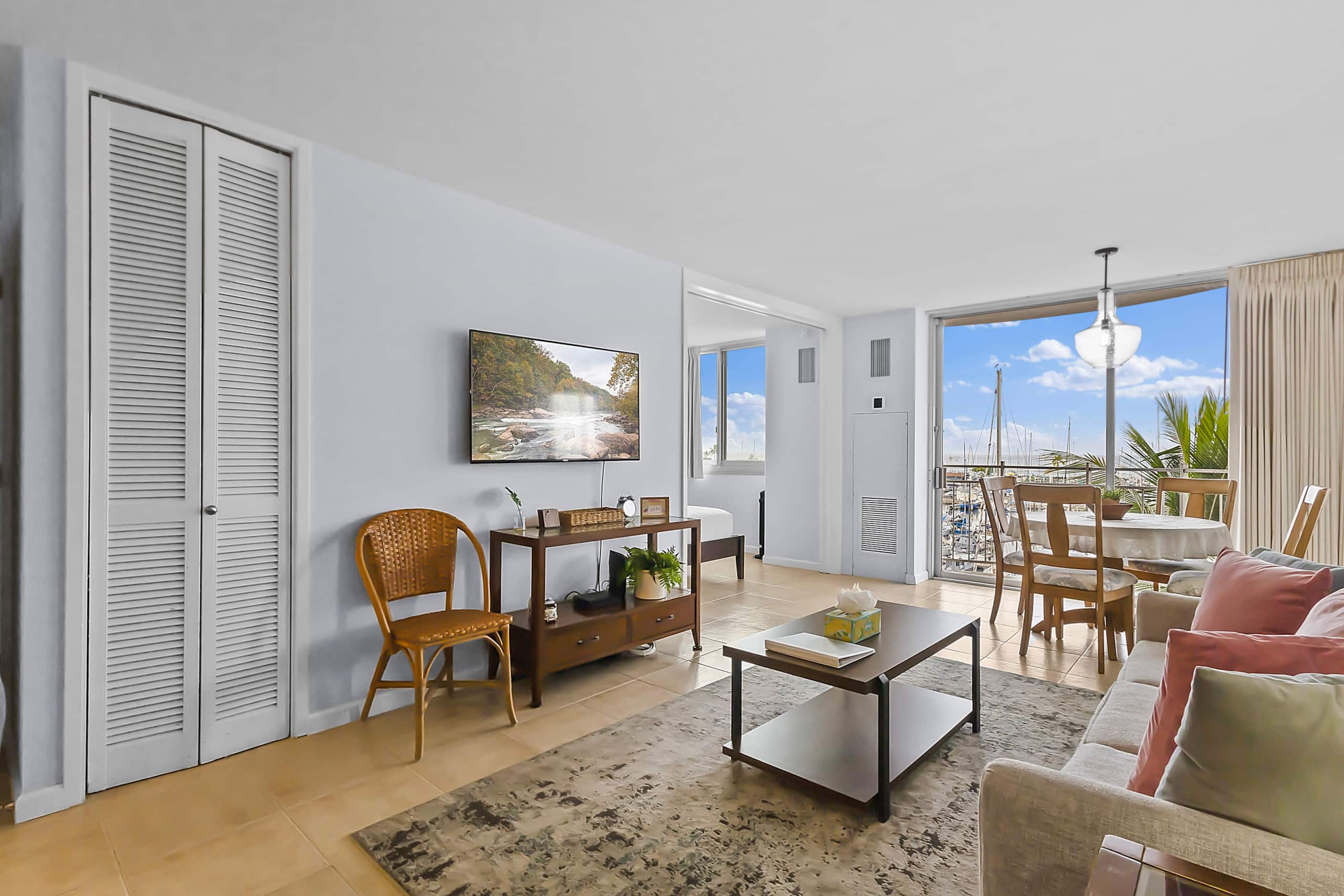 Condo in Honolulu · ★5.0 · 1 bedroom · 2 beds · 1 bath - Image 2