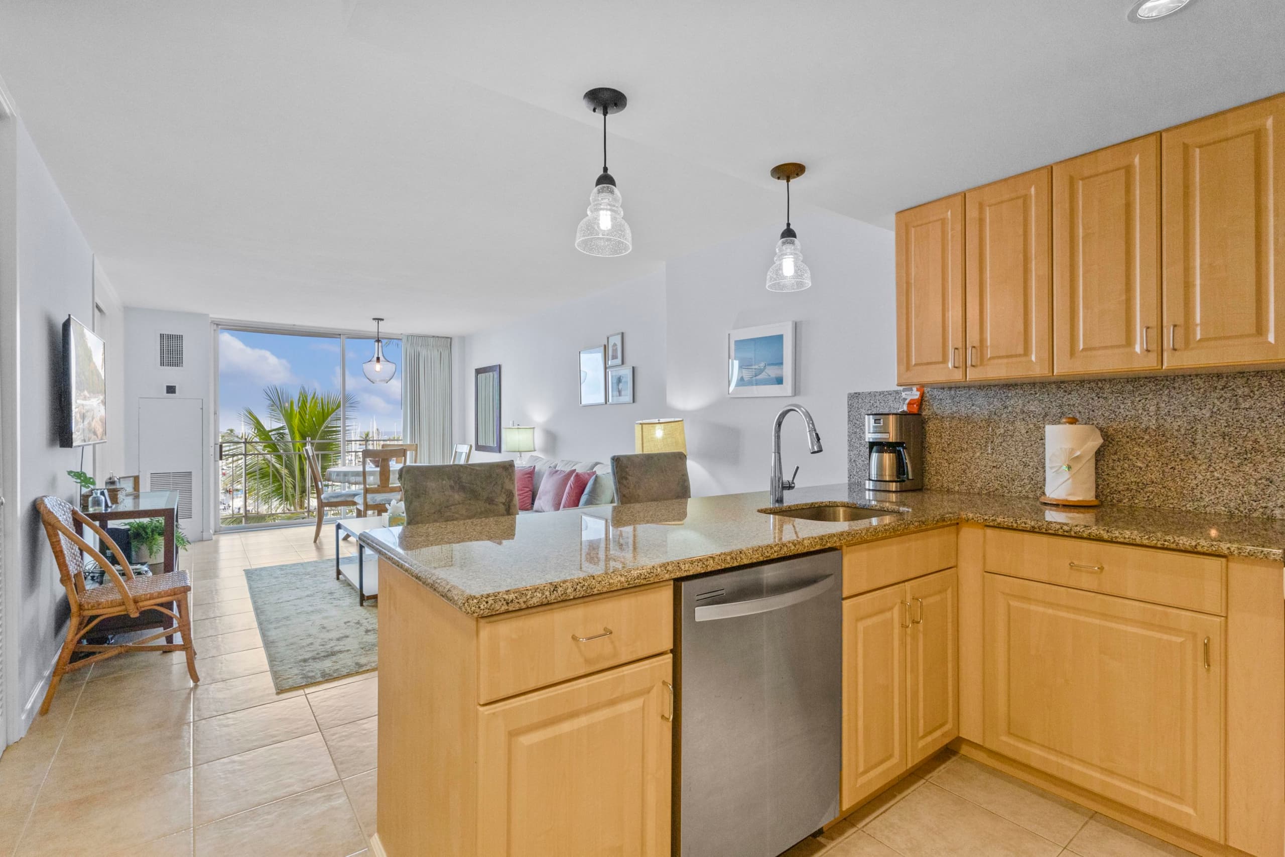 Condo in Honolulu · ★5.0 · 1 bedroom · 2 beds · 1 bath - Image 4