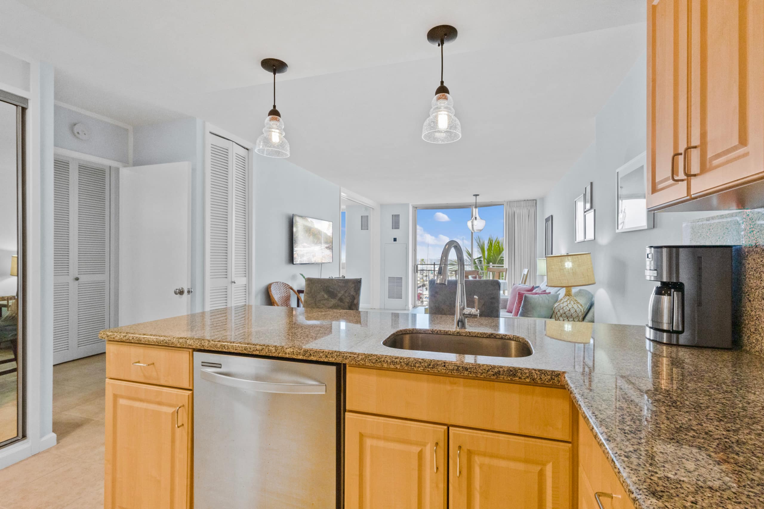 Condo in Honolulu · ★5.0 · 1 bedroom · 2 beds · 1 bath - Image 5