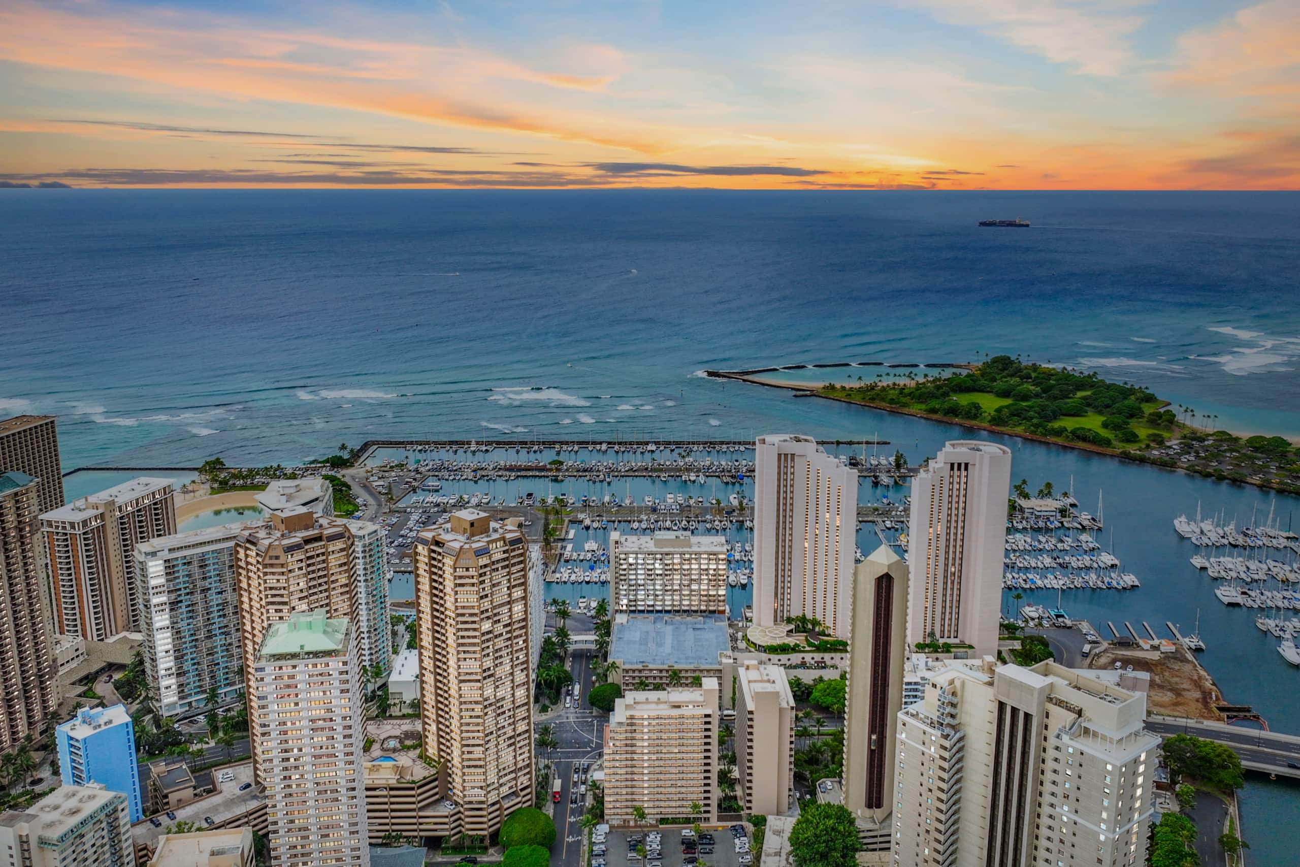 Condo in Honolulu · ★5.0 · 1 bedroom · 2 beds · 1 bath - Image 24