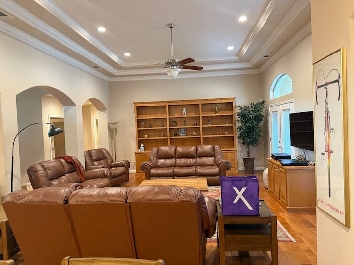 Custom Spacious Home On Briggsmore - Modesto, CA