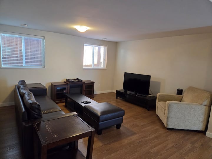 Transit Nearby,convienient Location,huge Space!!! - Vancouver