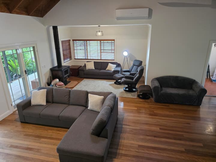 Bonville Bunkhouse -
Country Cottage For 14 - Coffs Harbour