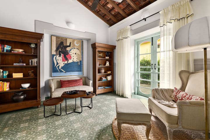 Living room image 9